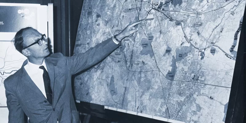 Robert Vigars describes the route of Ringway 2 for the press, at the announcement of the final section in July 1969. Click to enlarge